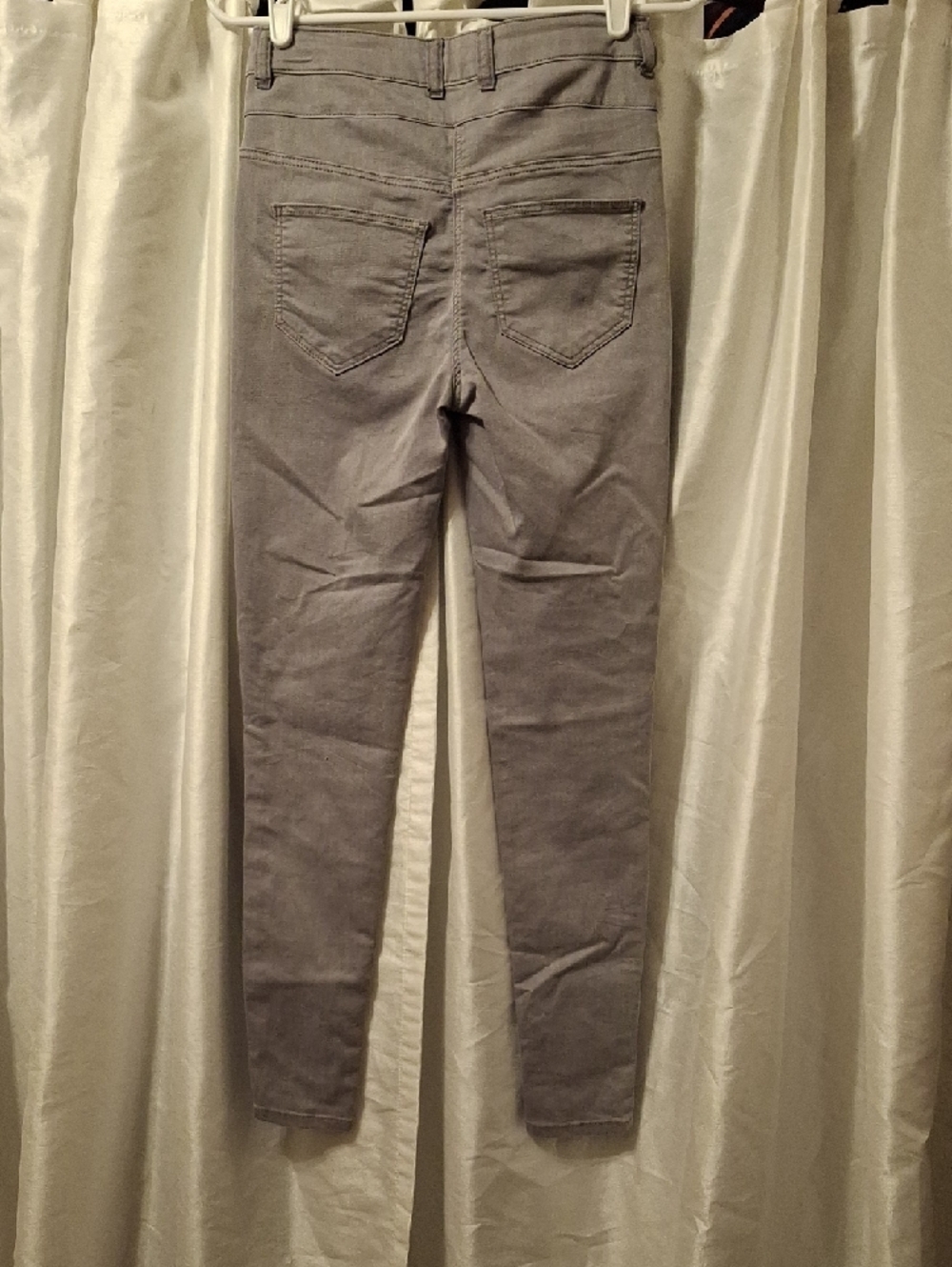 High-Rise Women's Gray Skinny Jeans - Picture 5 of 9